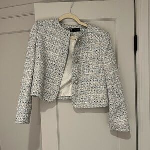 Zara White Blazer with Cropped Style and Textured Fabric